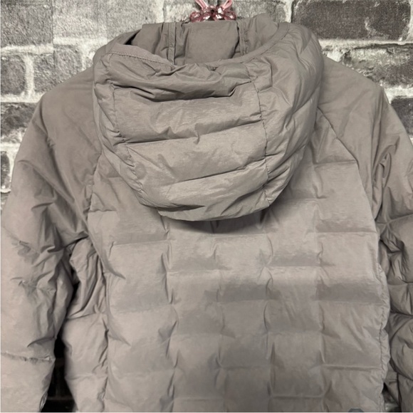 Mountain Hardwear Women’s Stretchdown DS Hoody Jacket - Picture 9 of 15